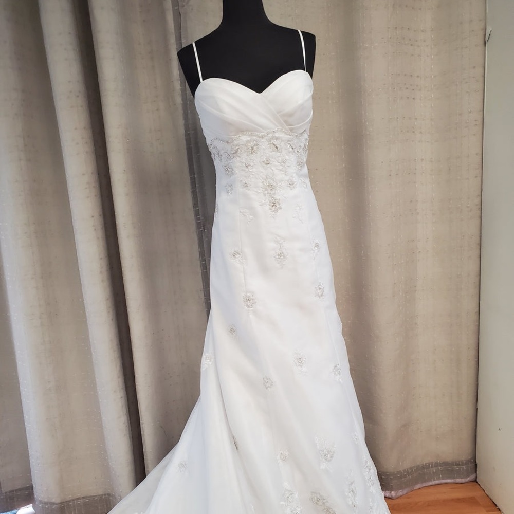 White wedding gown sweetheart neckline.